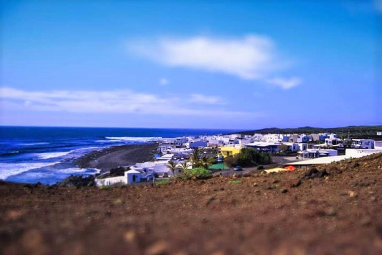 Вилла Cozy House In El Golfo + Terrace Экстерьер фото